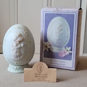 PRECIOUS MOMENTS 1992 'We Are God's Workmanship' Egg w. Base (Vessel Stamp)